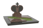 Гранитный памятник в виде сердца на могилу