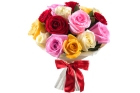 Букет из 15 разноцветных роз 