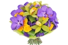Букет из разноцветных орхидей