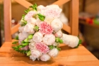Свадебный букет из роз и гвоздик