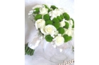 Свадебный букет из роз и хризантем