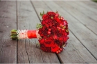 Букет невесты из красных хризантем