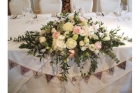 Композиция из цветов на свадебный стол	