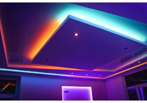 Натяжной потолок с подсветкой 